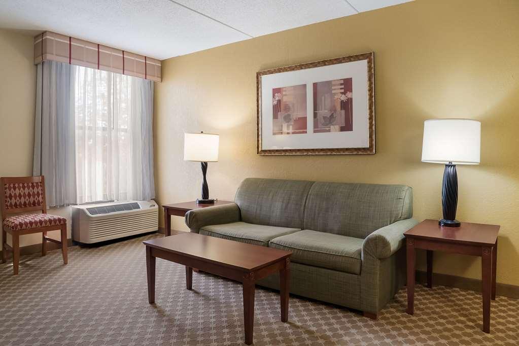 Quality Inn & Suites Saginaw Room photo