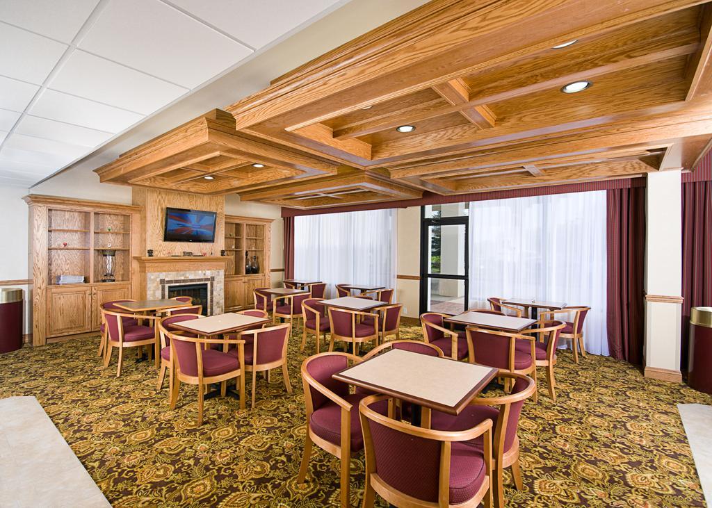 Quality Inn & Suites Saginaw Restaurant photo